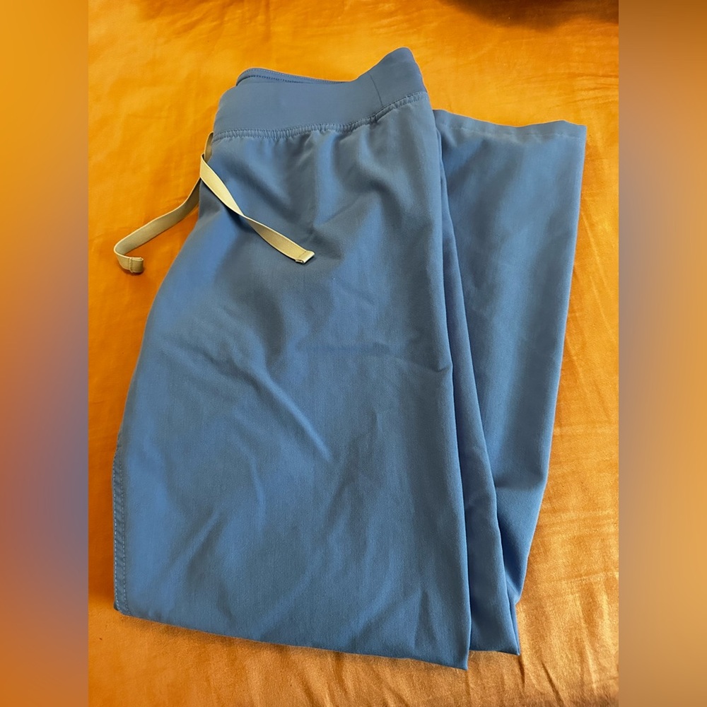 Figs scrubs Livingston basic scrub pants medium petite ceil blue